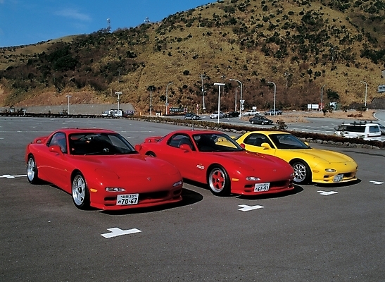 포토 JPG 주간 해외풍경 도로 육상교통 교통 승용차 자동차 사람없음 야외 운송업 스포츠카 주차장 국내포토 자연요소 해외 산업 길 교통수단 교통시설 풍경 파일형식