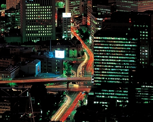 포토 JPG 해외풍경 도로 야경 자연 빌딩 사람없음 야외 도시풍경 도시 빌딩숲 상업시설 국내포토 해외 길 교통시설 풍경 건물 야간 시설 생태계 상업 파일형식 풍경_경치