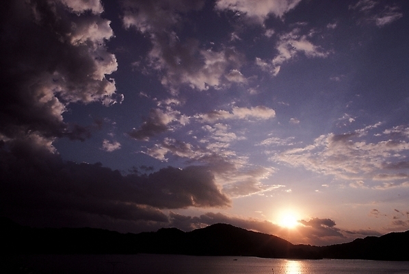 포토 JPG 주간 구름 호수 자연 하늘 산 풍경 사람없음 야외 태양 일출 일몰 새벽 국내포토 자연요소 노을 생태계 파일형식