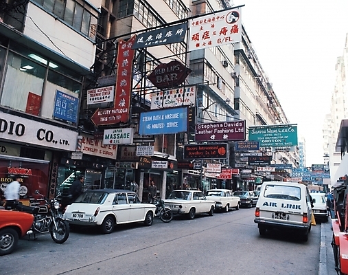 포토 JPG 주간 해외풍경 도로 육상교통 교통 자동차 자연 거리 간판 풍경 야외 건물 도시풍경 상점 자전거 도시 국내포토 자연요소 해외 건축물 길 교통수단 교통시설 바이크 생태계 파일형식