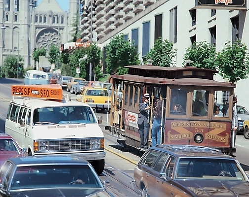 포토 JPG 주간 해외풍경 도로 육상교통 교통 자동차 자연 거리 풍경 야외 건물 도시풍경 도시 전차 러시아워 국내포토 자연요소 해외 건축물 길 교통수단 교통시설 대중교통 생태계 파일형식