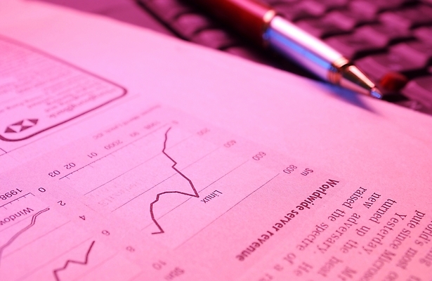 포토 JPG 백그라운드 비즈니스 그래프 문구용품 근접촬영 사람없음 필기구 펜 만년필 사무용품 신문 오브젝트 문서 논문 국내포토 뷰포인트 간행물 뉴스 파일형식