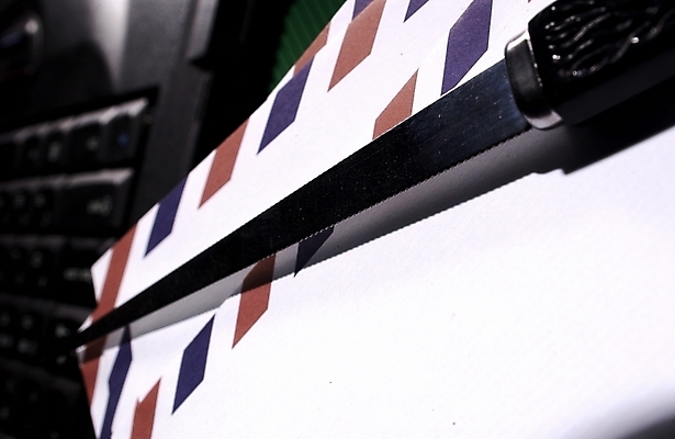 포토 JPG 백그라운드 비즈니스 문구용품 봉투 편지봉투 근접촬영 사람없음 노트북 사무용품 편지 편지지 오브젝트 국제우편 페이퍼나이프 국내포토 뷰포인트 전자제품 칼 우편물 파일형식