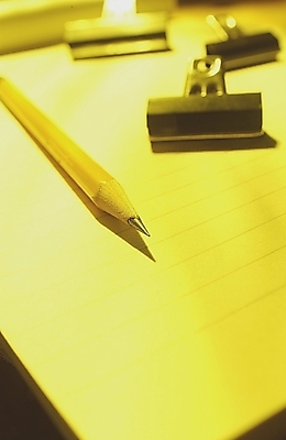 포토 JPG 백그라운드 비즈니스 집게 근접촬영 사람없음 연필 펜 사무용품 공책 오브젝트 종이집게 국내포토 뷰포인트 문구용품 학용품 필기구 파일형식