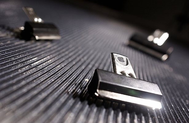 포토 JPG 백그라운드 비즈니스 집게 근접촬영 사람없음 사무용품 오브젝트 종이집게 국내포토 뷰포인트 문구용품 파일형식