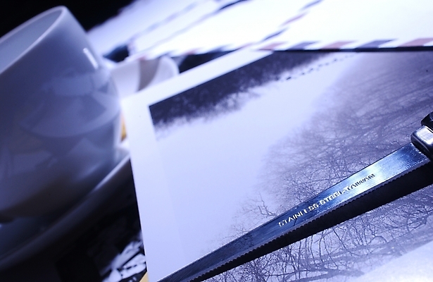 포토 JPG 백그라운드 비즈니스 근접촬영 사람없음 사무용품 커피잔 오브젝트 커터칼 페이퍼나이프 국내포토 커피 뷰포인트 문구용품 잔 칼 파일형식