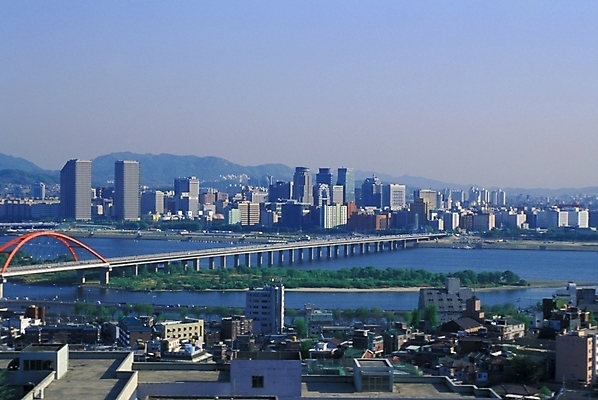 포토 JPG 주간 자연 서울 한국 풍경 사람없음 야외 건물 강 도시 한강 서강대교 가교 국내포토 자연요소 건축물 아시아 다리_건축물 생태계 랜드마크 파일형식