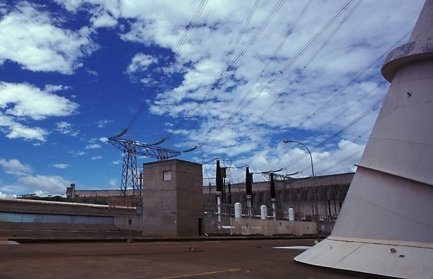 포토 JPG 주간 구름 해외풍경 시설물 건축물 공공시설 현대건축 건축 외국문화 자연 풍경 사람없음 야외 에너지 남아메리카 댐 수력발전댐 수력발전소 파라과이 국내포토 자연요소 해외 문화 아메리카 시설 생태계 파일형식