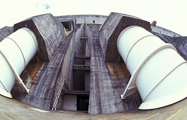 포토 JPG 주간 해외풍경 시설물 건축물 공공시설 현대건축 건축 외국문화 자연 풍경 사람없음 야외 에너지 남아메리카 댐 수력발전댐 수력발전소 파라과이 국내포토 자연요소 해외 문화 아메리카 시설 생태계 파일형식