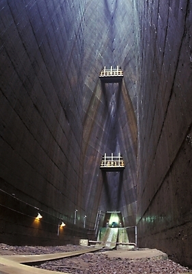 포토 JPG 해외풍경 시설물 건축물 공공시설 현대건축 건축 외국문화 자연 풍경 사람없음 에너지 남아메리카 댐 수력발전댐 수력발전소 파라과이 국내포토 해외 문화 아메리카 시설 생태계 파일형식