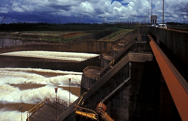포토 JPG 주간 해외풍경 시설물 건축물 공공시설 현대건축 건축 외국문화 자연 풍경 사람없음 야외 에너지 남아메리카 댐 수력발전댐 수력발전소 파라과이 국내포토 자연요소 해외 문화 아메리카 시설 생태계 파일형식