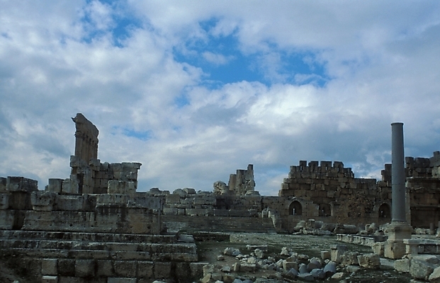 포토 JPG 주간 해외풍경 해외 시설물 건축물 건축 외국문화 여행 고건축 유적 중동 유적지 자연 신전 풍경 사람없음 야외 관광지 문화재 레바논 바알벡신전 국내포토 자연요소 전통 나라 문화 생태계 파일형식