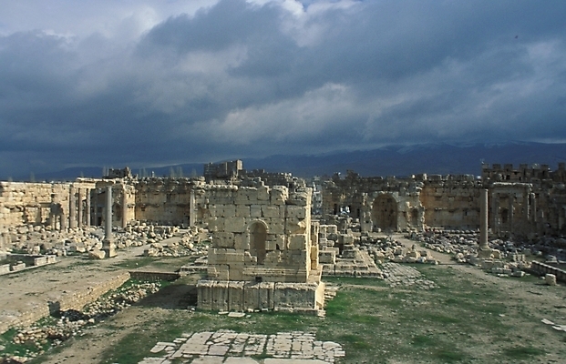 포토 JPG 주간 해외풍경 해외 시설물 건축물 건축 유럽 외국문화 여행 고건축 유적 중동 유적지 유럽건축 신전 사람없음 야외 관광지 문화재 기둥 레바논 바알벡신전 국내포토 자연요소 전통 나라 문화 서양건축 풍경 파일형식