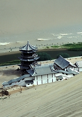 포토 JPG 주간 바다 고건축 불교 한국건축 종교건축 자연 한국 풍경 해변 사람없음 야외 건물 동양건축 사찰 실크로드 국내포토 자연요소 건축물 건축 아시아 종교 생태계 파일형식 동양