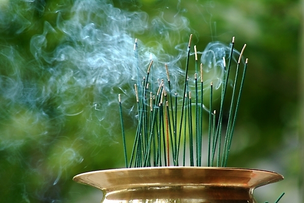 포토 JPG 주간 한국문화 한국전통 종교 생활용품 불교 유물 한국 사람없음 야외 제사 전통의례 향 향로_분향 국내포토 자연요소 동양문화 전통 아시아 오브젝트 파일형식
