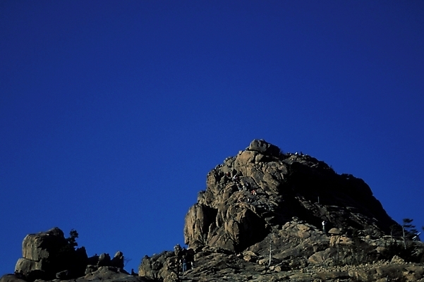 포토 JPG 주간 자연 바위산 산 풍경 사람없음 야외 절벽 기암괴석 기암절벽 국내포토 자연요소 바위_돌 돌산 생태계 파일형식
