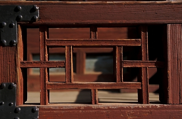 포토 JPG 한국문화 한국전통 문양 시설물 현대건축 건축 무늬 사람없음 전통문양 문 건축부분 문살 문살무늬 전통문 경첩 국내포토 동양문화 전통 건축물 한국 파일형식