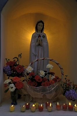 포토 JPG 기독교 종교 꽃다발 촛불 종교용품 사람없음 천주교 천주교용품 마리아 성모마리아상 성모상 국내포토 꽃 초 파일형식