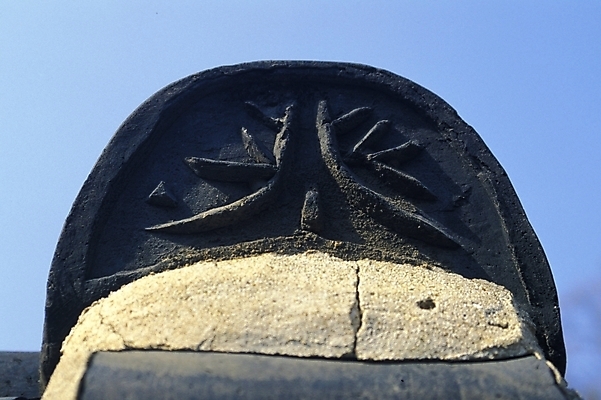 포토 JPG 전통 시설물 현대건축 건축 지붕 한국 기와 사람없음 전통문양 건축부분 기와지붕 와당문양 막새기와 와당 취두기와 국내포토 문양 건축물 아시아 파일형식