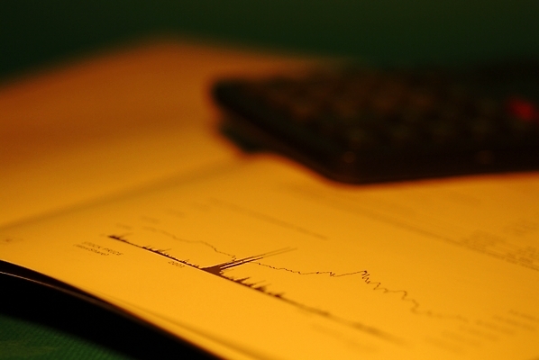 포토 JPG 비즈니스 통계 그래프 문구용품 사람없음 간행물 책 금융 주식 분석 오브젝트 서류판 실적 주식거래 국내포토 컨셉 경제 사무용품 거래 파일형식