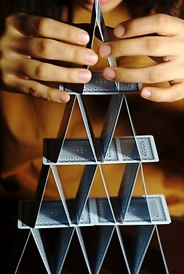 포토 JPG 손 신체 신체부위 게임 트럼프 오브젝트 탑쌓기 국내포토 모션 놀이 사람 놀이용품 파일형식