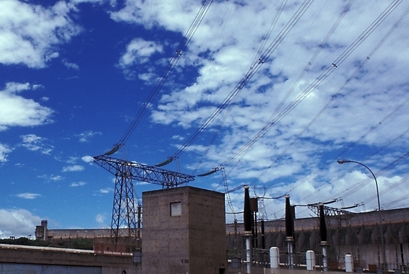 포토 JPG 주간 구름 해외풍경 시설물 건축물 현대건축 건축 외국문화 공장 자연 하늘 풍경 사람없음 야외 발전소 전선 남아메리카 산업시설 전봇대 공장시설 파라과이 국내포토 자연요소 해외 공공시설 산업 문화 공업 아메리카 에너지 시설 생태계 파일형식