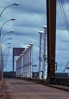포토 JPG 주간 해외풍경 시설물 건축물 공공시설 현대건축 건축 길 외국문화 배경화면 백그라운드 가로등 자연 풍경 사람없음 야외 에너지 남아메리카 댐 수력발전댐 수력발전소 파라과이 국내포토 자연요소 해외 문화 아메리카 시설 생태계 파일형식