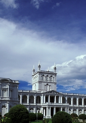 포토 JPG 주간 해외풍경 시설물 현대건축 건축 외국문화 자연 풍경 빌딩 사람없음 야외 건물 남아메리카 대통령관저 대통령궁 파라과이 상업시설 국내포토 자연요소 해외 건축물 문화 아메리카 시설 생태계 상업 파일형식