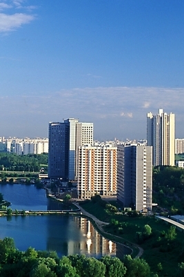 포토 JPG 주간 구름 해외풍경 공원 유럽 외국문화 백그라운드 자연 하늘 풍경 빌딩 사람없음 야외 건물 강 정원 도시 러시아 상업시설 국내포토 자연요소 해외 건축물 공공시설 나라 문화 시설 생태계 상업 파일형식