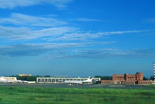 포토 JPG 주간 구름 해외풍경 유럽 외국문화 교통 항공교통 교통시설 자연 하늘 비행기 풍경 사람없음 야외 공항 러시아 활주로 국내포토 자연요소 해외 나라 문화 길 교통수단 대중교통 시설 생태계 파일형식