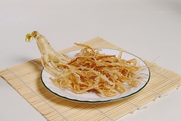 포토 JPG 스튜디오촬영 접시 음식 의학 사람없음 치료 약 한의학 약재 한약재 인삼 약초 한약 안주 김발 보양식품 국내포토 식기 실내 풀_식물 삼 건강식품 파일형식