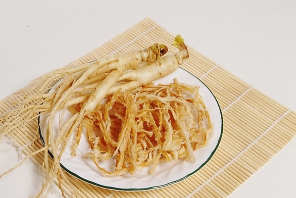 포토 JPG 스튜디오촬영 접시 음식 의학 사람없음 치료 약 한의학 약재 한약재 인삼 약초 한약 안주 김발 보양식품 국내포토 식기 실내 풀_식물 삼 건강식품 파일형식