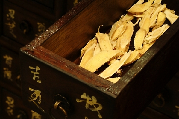 포토 JPG 한국문화 한국전통 전통 문화 가구 의학 전통소품 한국 사람없음 약 한의학 약재 한약재 한약 오브젝트 서랍장 고가구 한약장 국내포토 동양문화 아시아 생활용품 파일형식