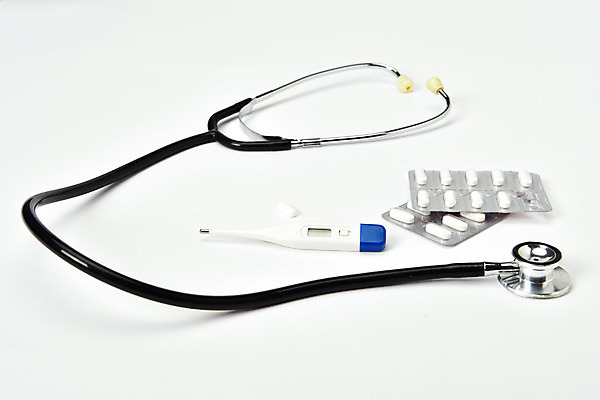 포토 JPG 스튜디오촬영 청진기 실내 건강 사람없음 알약 약 건강관리 진료 바이러스 온도계 체온계 감기 오브젝트 흰배경 예방 감기약 면역력 전염병 환절기 국내포토 계절 백그라운드 의학 의료기기 관리 내부 흰색 질병 파일형식