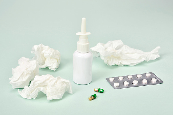 포토 JPG 스튜디오촬영 실내 건강 사람없음 알약 약 건강관리 바이러스 화장지 감기 오브젝트 예방 면역력 민트색 비염 예방접종 전염병 콧물 환절기 코세정기 국내포토 계절 컬러 의학 관리 내부 의료용품 질병 생리현상 접종 파일형식