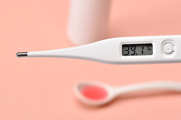 포토 JPG 스튜디오촬영 실내 건강 근접촬영 사람없음 아웃포커스 건강관리 바이러스 온도계 체온계 감기 오브젝트 예방 시럽 물약 감기약 고열 면역력 발열 오한 전염병 환절기 분홍색배경 국내포토 계절 뷰포인트 분홍색 백그라운드 촬영기법 관리 내부 약 질병 온도 증상 파일형식