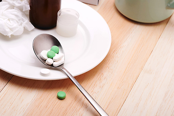 포토 JPG 스튜디오촬영 접시 실내 건강 근접촬영 사람없음 컵 알약 약 건강관리 숟가락 바이러스 화장지 감기 오브젝트 예방 물약 감기약 면역력 전염병 환절기 나무배경 국내포토 식기 계절 뷰포인트 백그라운드 의학 수저 관리 내부 질병 파일형식