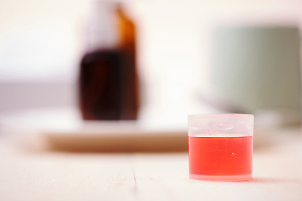 포토 JPG 스튜디오촬영 실내 건강 근접촬영 사람없음 아웃포커스 빨간색 건강관리 바이러스 감기 오브젝트 예방 물약 감기약 면역력 전염병 환절기 국내포토 계절 뷰포인트 컬러 촬영기법 관리 내부 약 질병 파일형식