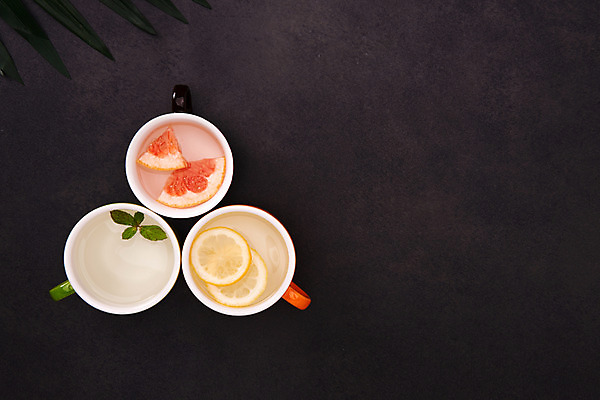 포토 JPG 스튜디오촬영 재료 검은배경 실내 건강 사람없음 하이앵글 건강관리 머그컵 바이러스 차 감기 레몬 자몽 오브젝트 예방 천연 레몬티 면역력 예방접종 전염병 페퍼민트 환절기 플랫레이 자몽티 과일차 국내포토 계절 음료 뷰포인트 백그라운드 과일 관리 내부 컵 차_음료 검은색 플랫 질병 민트 접종 파일형식