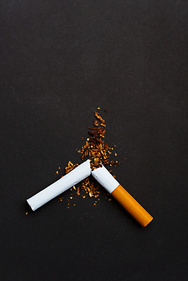 포토 JPG 해외이미지 스튜디오촬영 사람없음 자르기 금연 담배꽁초 금연데이 끊어짐 해외포토 기념일 캠페인 모션 담배 실내 사회이슈 파일형식 이미지허브