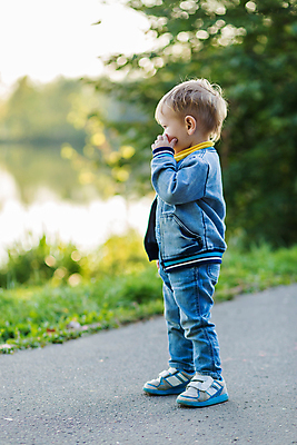 포토 JPG 해외이미지 백인 라이프스타일 계절 행복 아들 호수 어린이 여행 자연 휴가 한명 서기 풍경 소년 야외 물 여름 강 컬러풀 태양 반사 환경 성장 가을 시골 연못 숲 주말 해외포토 자연요소 서양인 1 남자 감정 컬러 가족 모션 사람 생활 생태계 파일형식 이미지허브