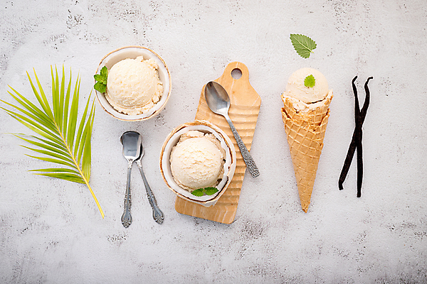 포토 JPG 해외이미지 그릇 백그라운드 잎 도마 사람없음 숟가락 달콤 시원함 질감 코코넛 아이스크림콘 바닐라 해외포토 식물 식기 과일 주방용품 수저 맛 콘 파일형식 이미지허브