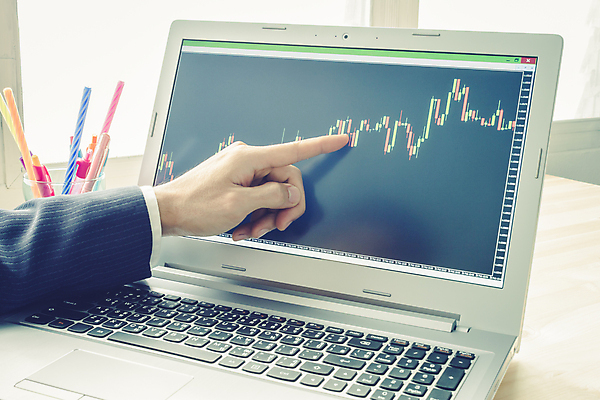 포토 JPG 해외이미지 직업 컨셉 돈 비즈니스 통계 성공 그래프 사람없음 금융 경제 노트북 컴퓨터 사무실 숫자 스크린 모니터 공책 자료 과학기술 정보 수확 성장 비즈니스맨 계산 주식 상인 중개인 분석 무역 경영자 외화 투자 상업 이익 공유 회계 경영 마케팅 해외포토 문자 남자 산업 농업 문구용품 기술 전자제품 직장인 재산 리더 파일형식 이미지허브