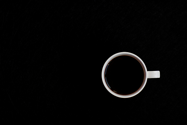 포토 JPG 해외이미지 커피 음료 음식 백그라운드 컨셉 탁자 아침 추상 미술 사람없음 컵 갈색 우주 검은색 어둠 카페 우유 에너지 머그컵 흰색 신선 뜨거움 액체 아침식사 정상 오브젝트 질감 심플 아로마 카푸치노 에스프레소 고립 단절 아라비카 카페인 미니멀리스트 해외포토 주간 식기 컬러 가구 무늬 문화예술 유제품 상점 식사 파일형식 이미지허브