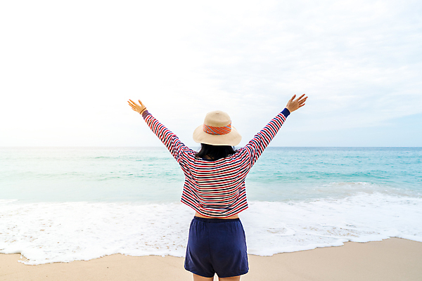 포토 JPG 해외이미지 라이프스타일 응시 여자 행복 유럽 도로 음료 여행 백그라운드 컨셉 가이드 배낭 자연 하늘 휴가 산 사람 풍경 성인 사람없음 야외 여름 친구 여행객 산책 흰색 도시 뜨거움 골 백패커 해외포토 직업 시선 계절 감정 나라 길 컬러 가방 관계 교통시설 휴식 생활 생태계 파일형식 이미지허브