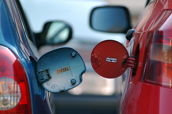 포토 JPG 해외이미지 도로 자동차 휴가 사람없음 경제 환경 달러 힘 경쟁 에너지 유로 영혼 역 휘발유 소중 에코 생태계 싸움 탱크 연료 가스 엔진 자원 잡종 펌프 디젤 세금 유황 이산화탄소 자동 유일 해외포토 길 육상교통 컨셉 돈 교통시설 모션 석유 파일형식 이미지허브