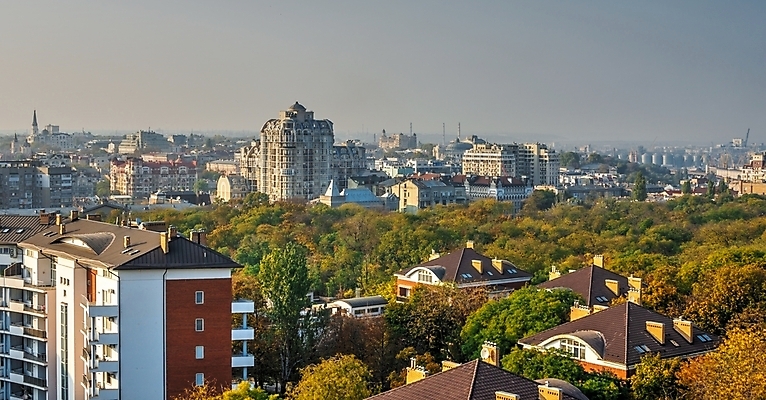 포토 JPG 해외이미지 나무 유럽 여행 건축양식 사람없음 건물 항구 맑음 경기장 봄 도시 역사 휴양지 구시가지 우크라이나 해외포토 식물 건축물 계절 건축 나라 스포츠시설 교통시설 날씨 장소 파일형식 이미지허브