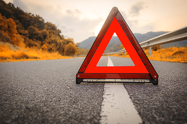 포토 JPG 해외이미지 주간 도로 사람없음 야외 삼각형 위험 비상등 해외포토 자연요소 도형 길 컨셉 교통시설 파일형식 이미지허브