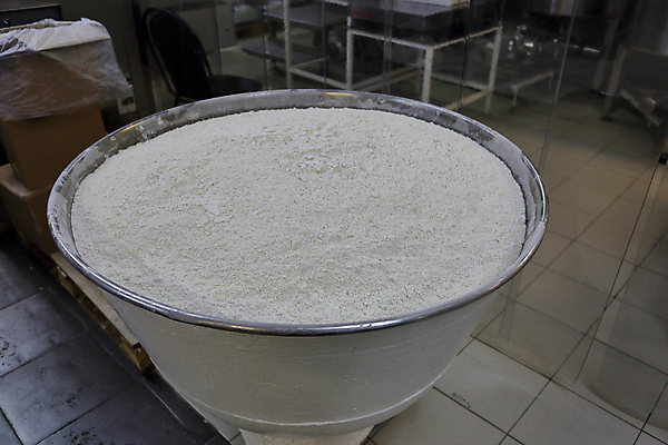 포토 JPG 해외이미지 공장 실내 사람없음 큼 담기 밀가루 믹싱볼 해외포토 그릇 공업 모션 내부 크기 가루 파일형식 이미지허브