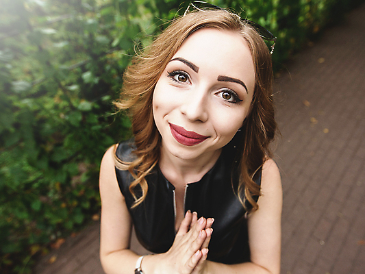 포토 JPG 해외이미지 백인 응시 옷 여자 감정 얼굴 벽 포즈 백그라운드 셔츠 갈색머리 실내 한명 사람 손짓 성인 귀여움 검은색 희망 재킷 기도 표현 용서 구걸 미안 헬프 스타일 해외포토 서양인 1 헤어스타일 시선 컬러 컨셉 상의 모션 내부 신체부위 외투 도움 사죄 파일형식 이미지허브